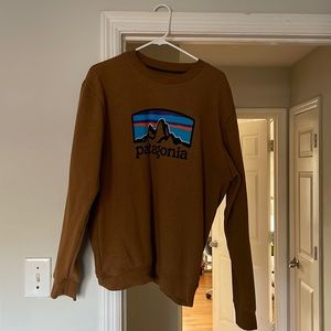 Camel Patagonia crew neck sweatshirt